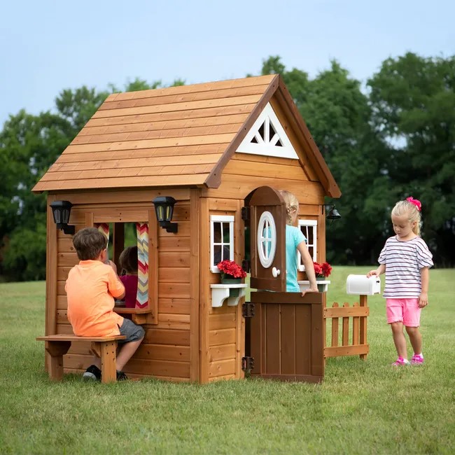 CASA DE JUEGOS EXTERIOR DE MADERA TRATADA 132CM LARGO X 201CM ANCHO X 170CM  ALTURA RECOMENDAD NIÑOS DE 2 A 9 AÑOS